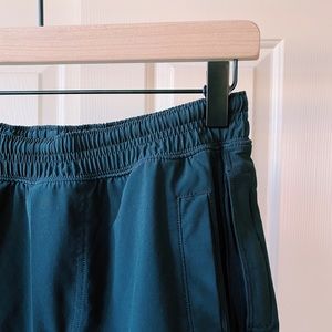 LULULEMON PACE BREAKER SHORT 9” LINED *SOUL